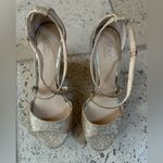 Jewel Badgley Mischka Gold Glitter Wedge Shoe Size 8 Photo 3