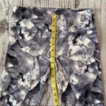 Fabletics Gray and White Collage Capri. Size XSmall Photo 3