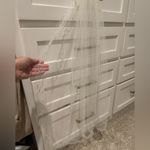Wedding Veil, perfect condition. Worn for a couple of hours. 34” in length White Photo 3