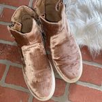 Kenneth Cole  Carole blush velvet sneakers Photo 6