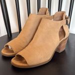 Lucky Brand  Barimo heeled leather peep toe shoes size 5.5 Photo 2