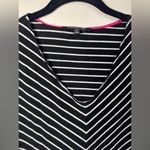 Jones New York  Black and White Fitted Short Sleeve Top Photo 3