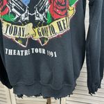 Gildan Guns n' Roses Theater Tour 1991 Crewneck w Distressing (Reprint) Black-M Photo 1