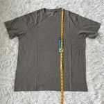 Eddie Bauer  Men’s short sleeve Basic Tee in heather gray size Large Photo 5