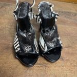 BKE  Woman’s Snakeskin / Zebra Printed Classic Chic Heels Size 8 1/2 Photo 2