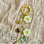 Gold and White Daisy Keychain with Charms Photo 1