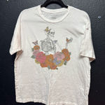 American Eagle  Outfitters White Tee with Graphic Design Size XS/S Photo 0