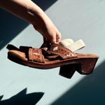 White Mountain Vintage Y2K heeled Brown leather sandals with a boho touch embroidered floral design 🔥 Photo 4