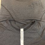 Lululemon shirt Photo 2