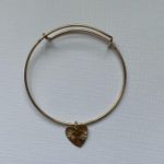 Handmade gold heart charm bracelet Photo 1
