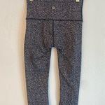Lululemon  Athletica Black and White Textured Leggings size 4 capri Photo 4