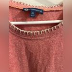 Democracy  embroidered scoop neck Women's red heather ruffle short sleeve XL Top Photo 2