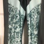 Under Armour  grey teal compression‎ cropped leggings size medium activewear Photo 2