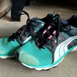 Puma women’s walking athletic shoes size 7 Photo 0