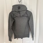 Lululemon  Women's Heather Gray Full Zip Scuba Hoodie Sweater  Size 2 Photo 2
