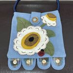 Cute handmade purse with appliqué floral with lining and pocket inside Photo 0