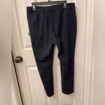 Vuori Women’s Black joggers Elegant and Versatile Photo 4