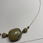 Women’s Green Natural Stone Pendant / Green Cord Costume Necklace Magnetic Clasp Photo 1