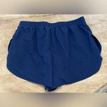 Under Armour Women’s Sz L Navy Kick Split Athletic Shorts Photo 3