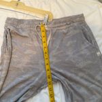 Vuori ** Performance Joggers Pants * Light Gray Camo* DreamKnit*, Photo 7