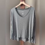 American Eagle  Soft & Sexy V-Neck Long Sleeve Tee Grey White Stripes Size Small Photo 1