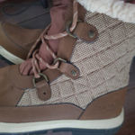 BEARPAW  waterproof boots in tan size 9 Photo 2