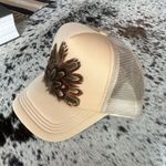 Western feather trucker hat Tan Photo 1