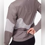 Lululemon Polar Pace Run Jacket Coat Size 8 Pelt Lunar Rock Iced Iris Like New Photo 3