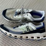 on cloud  Men’s Running Shoes Photo 1