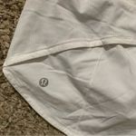 Lululemon white speed up high rise 2.5” shorts size 6 Photo 2