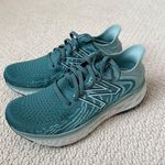 New Balance Never worn  fresh foam sneakers size 6 Photo 2