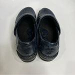 b.o.c.‎ Navy blue paisley embossed clogs women’s size 8 professional nursing Photo 4