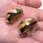 Vintage Unsigned Gold Tone & Enamel Clip On Earrings Statement Classic Photo 2