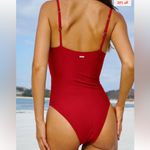 Berlook Red Cutout Twist One Photo 2