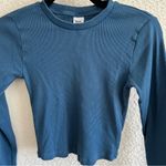 TNA Aritzia Women’s Blue Long Sleeve Ribbed Cropped‎ Shirt Top Size Medium Photo 5