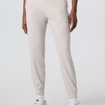 Vuori  women’s performance jogger ecru heather size X-Large Photo 9