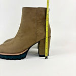 Cushionare CUSHIONAIRE Women's Ringo platform heel boot Memory Foam Size 11M Photo 5