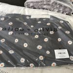 Alice + Olivia DAISY PRINT DUFFEL BAG Photo 10