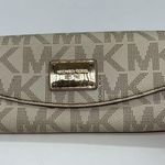 Michael Kors Jet Set Slim Flap Wallet Vanilla Monogram Leather Photo 1