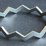 Women’s vintage retro silver‎ tone zig zag shaped bangle bracelet one size Silver Photo 0