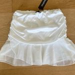 Boohoo - Ruched Stretch Satin Ruffle Mini Skirt in White Photo 0