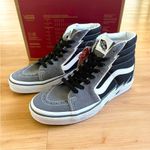 Vans  Black and Gray High-Top Sneakers
Bolt Women 9.5US Mens 8.0US Photo 8