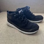 The North Face  women boots size 8.5 Black Interior Fabric Photo 2