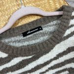 Olivaceous  zebra printed sweater‎ Photo 4