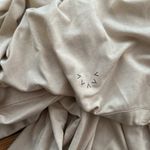 Varley  long sleeve Kearney active run athletic shirt in Blum light tan neutral Photo 3