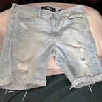 Hollister EUC  Advanced Stretch Mid Rise Light wash Jeans Shorts size 3  waist 26 Photo 0