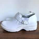 Nurse Mates Align Arya Sz 9 White Clogs Monk Strap White Non-Slip Shoes Leather Photo 2