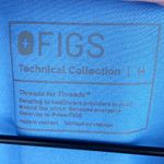 FIGS Catarina One Pocket Scrub Top Ceil Blue Women's Size Medium FW1000 Nursing Photo 4