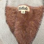 Listicle , oversized Large, NWOT, fuzzy warm sweater with daisies Photo 4