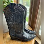 Guess  Women’s Leather Cowboy Boots size 6B Photo 3